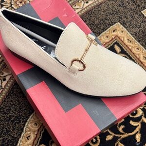 Amalfi Beige Loafers with Metallic Accent